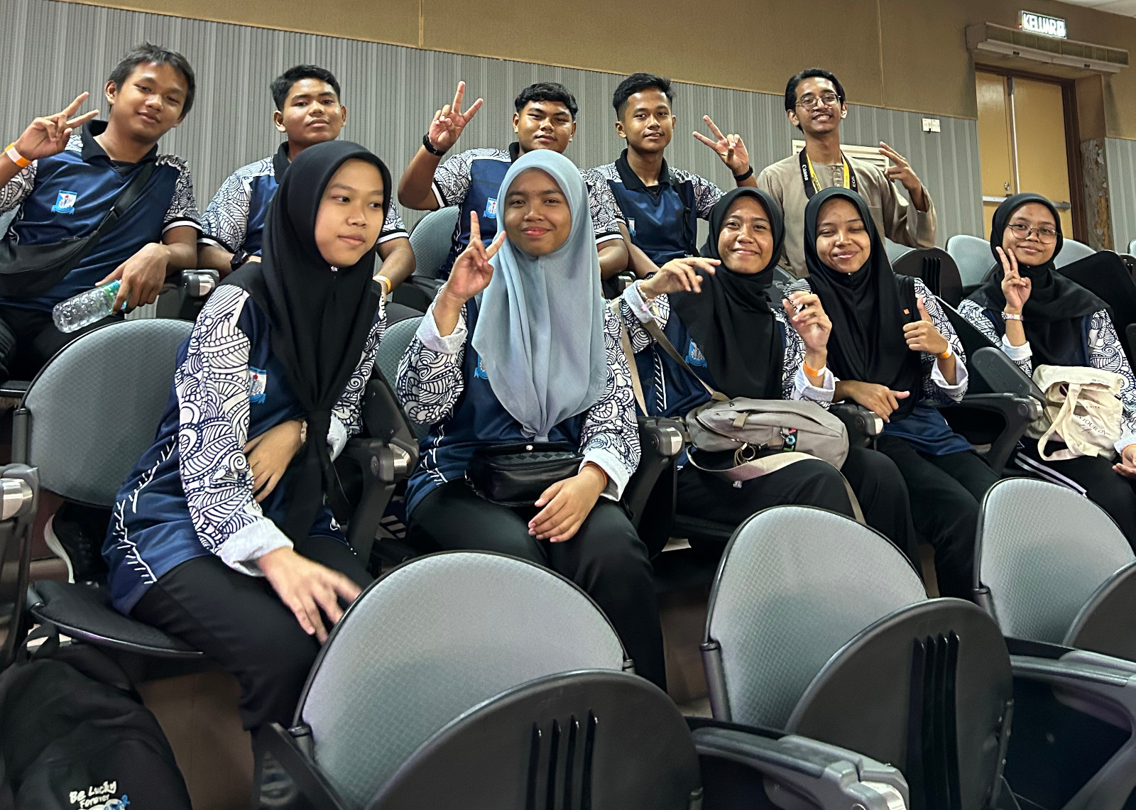 Smk's Rpi SMK Sri Perak menjejak aspirasi ke menara gading | um+