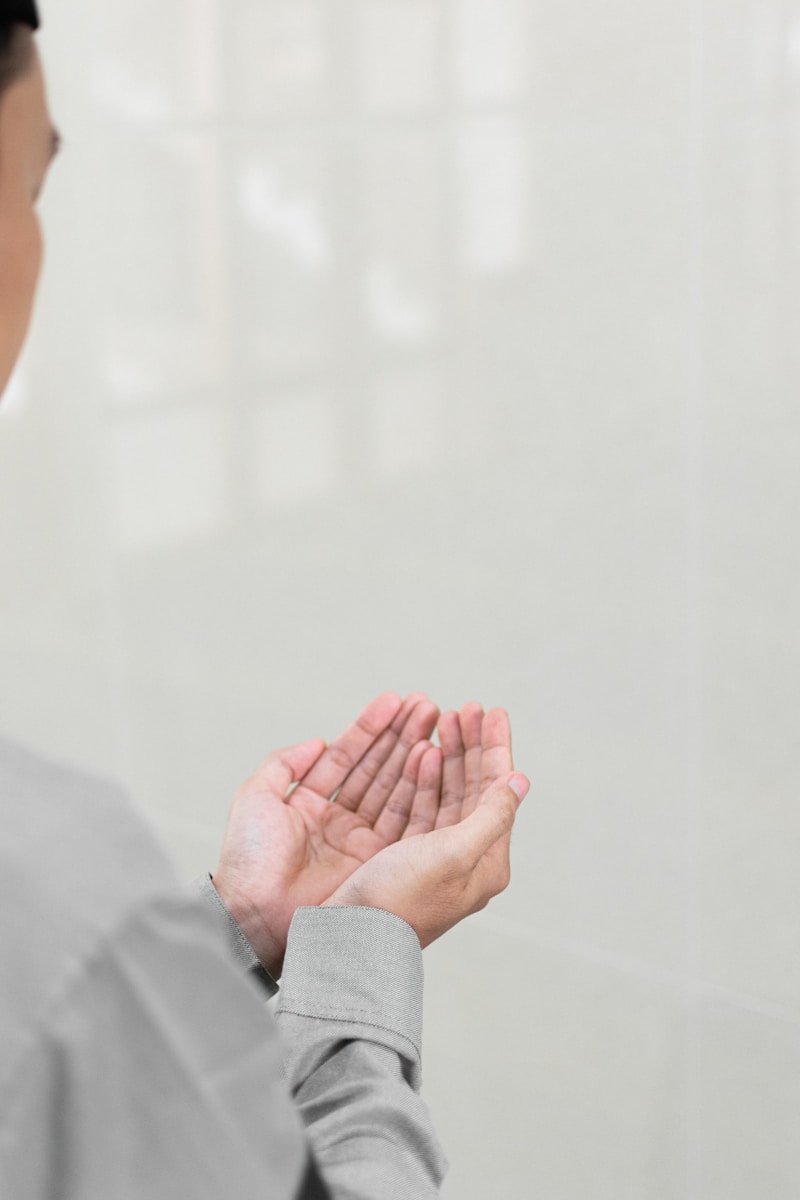 a person holding their hand up